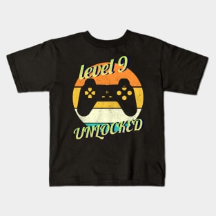 Level 9 Unlocked 9th Birthday funny Gift idea for Gamers Kids T-Shirt